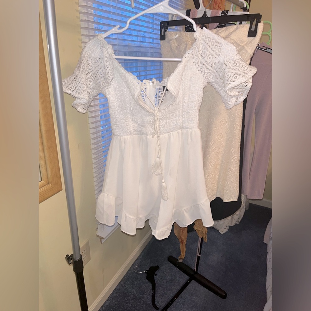 White Romper- size Small- **NEVER WORN** - Picture 1 of 5